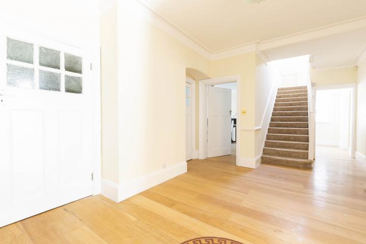 			4 Bedroom, 1 bath, 1 reception Flat			 Ludlow Way, Hampstead Garden Suburb
